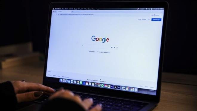 DEVRE DII BIRAKILABLECEK    Google, bu tr endieleri gidermek adna baz nlemler alm durumda. rnein, kullanclar kiiselletirme zelliini aktif hale getirmeden nce onay vermek zorunda ve istedikleri zaman bu zellii devre d brakabiliyorlar. Ancak, kullanclarn bu tr zellikleri kolaylkla kontrol edebilmesi ve veri paylam srecine ynelik daha fazla farkndalk oluturulmas, kullanc gvenini artrmak asndan nem tayor.