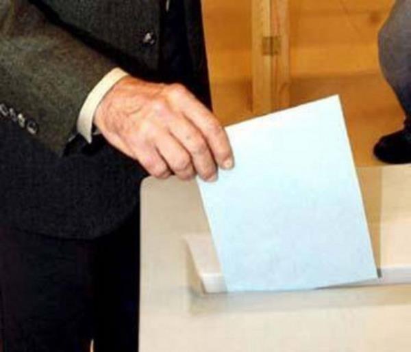 ngiltere'de 2001 seimlerinde 26 milyon kii, Pop Idol'un ilk sezonunda 32 milyon kii oy kulland.