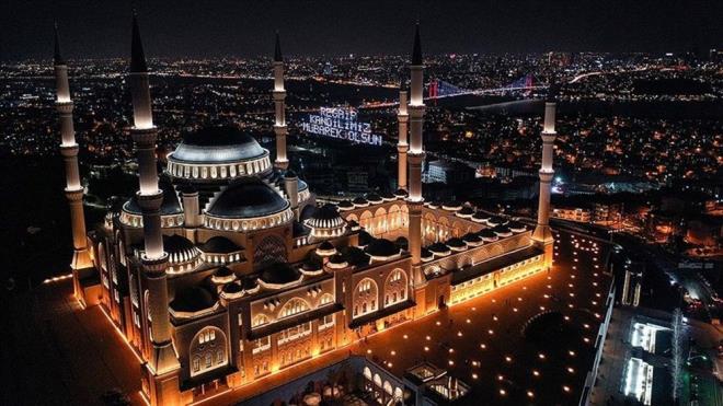 RAMAZAN BAYRAMI AREFES NE ZAMAN?    Bu yl Ramazan Bayram Arefe Gn, 29 Mart 2025 Cumartesi gn idrak edilecek. Yani 29 Mart'ta bu yln son orucu tutulacak.