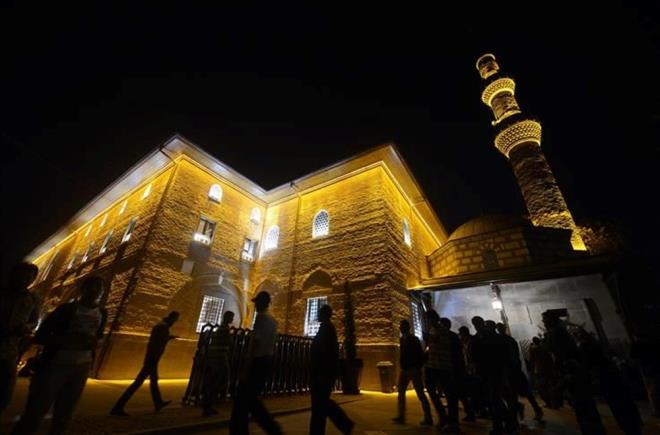 2025 RAMAZAN BAYRAMI TAKVM    2025 ylnda Ramazan Bayram, 30 Mart Pazar gn balayacak ve 1 Nisan Sal gn sona erecek. te bayram gnleri:    Arefe Gn: 29 Mart 2025 Cumartesi (Yarm Gn)    Bayramn 1. Gn: 30 Mart 2025 Pazar    Bayramn 2. Gn: 31 Mart 2025 Pazartesi    Bayramn 3. Gn: 1 Nisan 2025 Sal