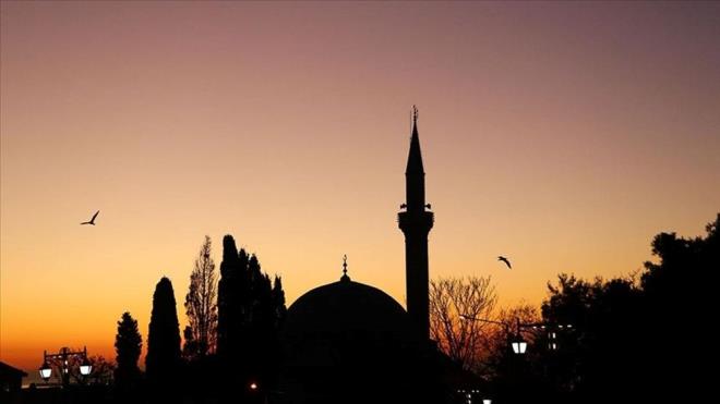 Mbarek Ramazan aynn son gnlerini yaayan vatandalar, bayram tarihine ynelik aratrmalarn hzlandrd. Bayram tatili planlarn imdiden ekillendirmek isteyen vatandalar, Diyanet leri Bakanl'nn aklad Arefe Gn tarihini sorguluyor. te, 2025 Ramazan Bayram Arefe tarihi...