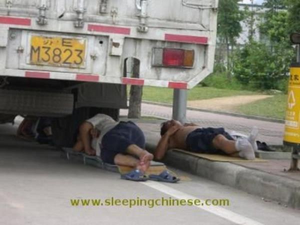 Youn tempoya dayanamayan insanlarn uykuya yenik dtkleri anlar grenleri glmsetti