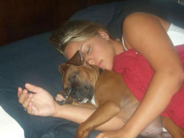 Youn tempoya dayanamayan insanlarn uykuya yenik dtkleri anlar grenleri glmsetti