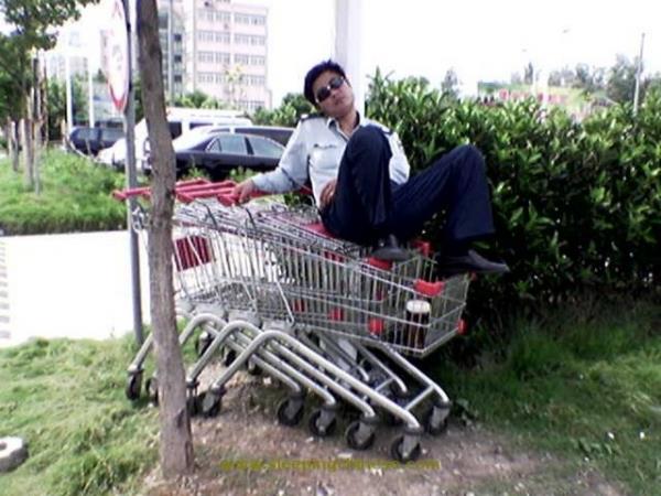 Youn tempoya dayanamayan insanlarn uykuya yenik dtkleri anlar grenleri glmsetti