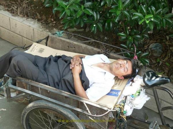 Youn tempoya dayanamayan insanlarn uykuya yenik dtkleri anlar grenleri glmsetti