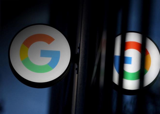 Google Maps Zaman izelgesi, kullanclarn gemite ziyaret ettikleri yerleri ve seyahat alkanlklarn grselletirmesine olanak tanyan bir zelliktir. Harita zerinde belirli bir gn veya zaman dilimi seerek, o sreteki hareketler ve ziyaret edilen mekanlar detayl bir ekilde grntlenebilir. Bu zellik, Google'n konum takibi yeteneklerinden yararlanr. Google bu zellii kullanan baz kullanclarn verilerini yanllkla sildi.