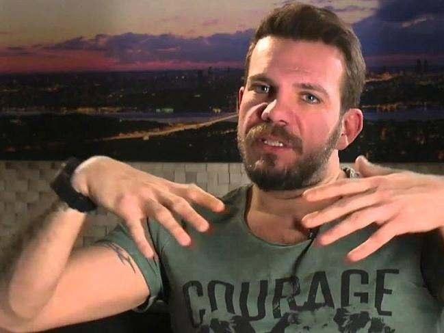 "YOLSUZLUA TAM GAZ DEVAM EDEN SAHTEKARLAR"    Tolga Karel, Cumhurbakan Erdoan?a verdii destei vurgulayarak, kendisine yneltilen eletirilere sert bir yant verdi: