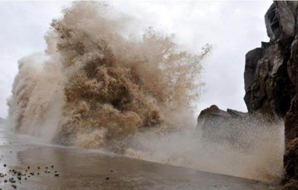 inli yetkililer, bu yl lkeyi vuracak 23'nc tayfun olan Fitov'un bugn gneydou eyaletlerine ulamasnn beklendiini aklad
