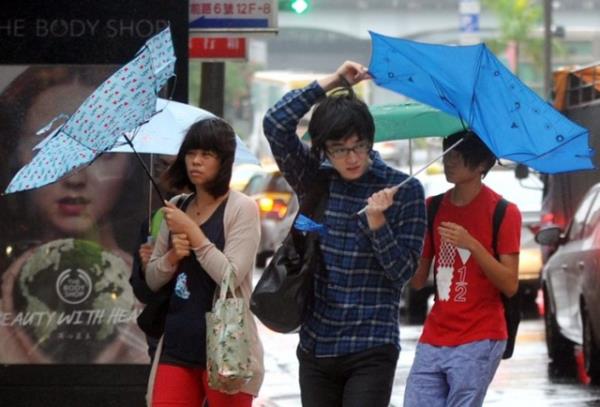 400 bin kii blgeden tahliye edildi.