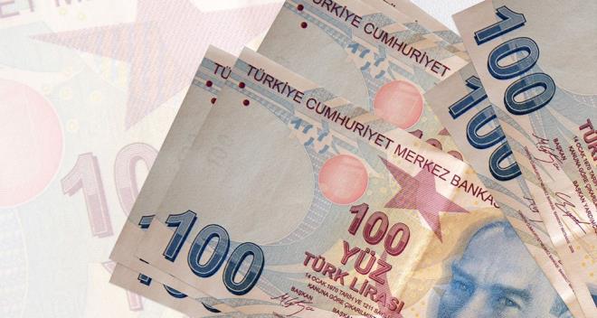 BN LRALIK FARKLAR SONRA HESAPLARA GEECEK    Bayram ikramiyesi yeni ylda 4.000 lira olarak belirlendi. Emekli bayram ikramiyesinin artna ynelik kanun teklifi TBMM?de devam eden kanun teklifinin ardndan Resmi Gazete?de yaymlanacak ve yrrle girecek. kramiyelerdeki fark demeleri iin SGK yapt aklamada ? Resmi Gazete?de yaymlanmasnn akabinde en ksa srede fark tutarlarnn demesi de gerekletirilecektir? ifadeleri yer ald.