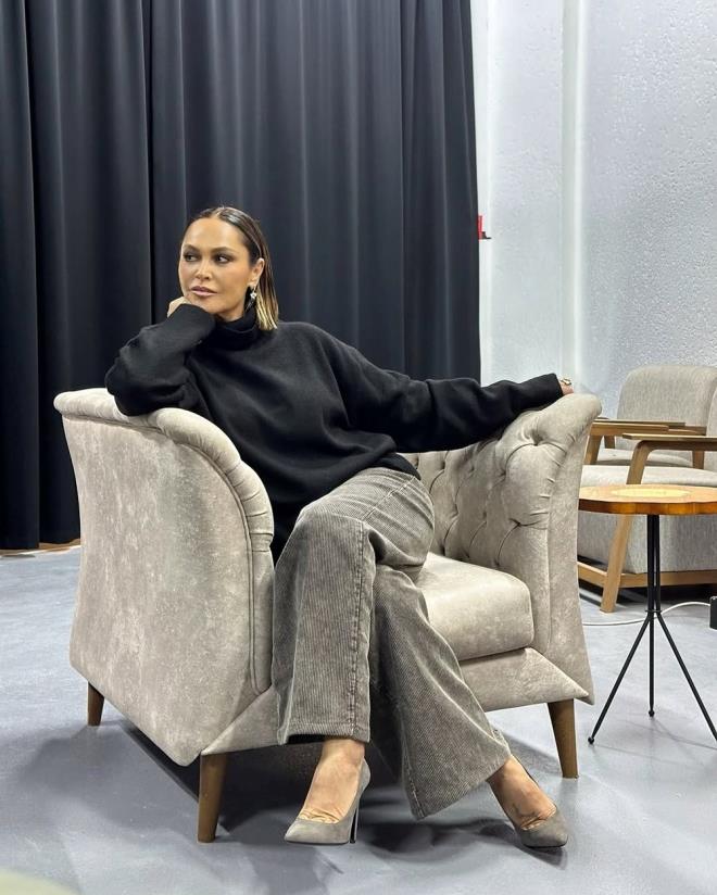 imdilerde YouTube programyla adndan sz ettiren Hlya Avar, sosyal medya hesabndan yaynlad karelerle gndem oldu.