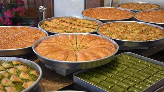 BAKLAVA ERBET SICAK MI, SOUK MU DKLMEL?      Eer baklava scaksa, erbet lk olmaldr.    Eer baklava souksa, erbet scak olmaldr.