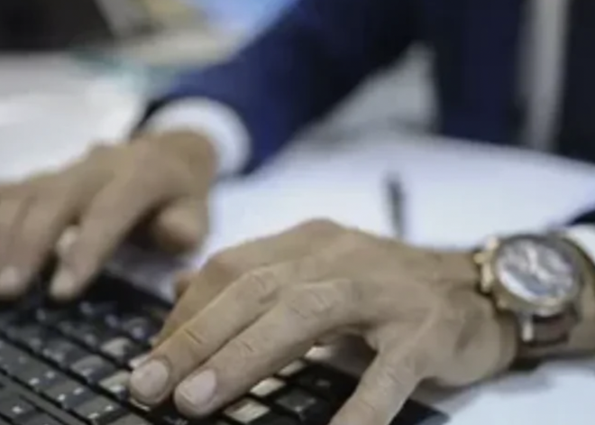 Ayrca, alma ve Sosyal Gvenlik Bakan Vedat Ikhan'n belirttii doum izinleri de gndeme gelirken ayn zamanda ii ile memur babalar arasndaki farklar giderecek bir alma yapldn da aklamt.