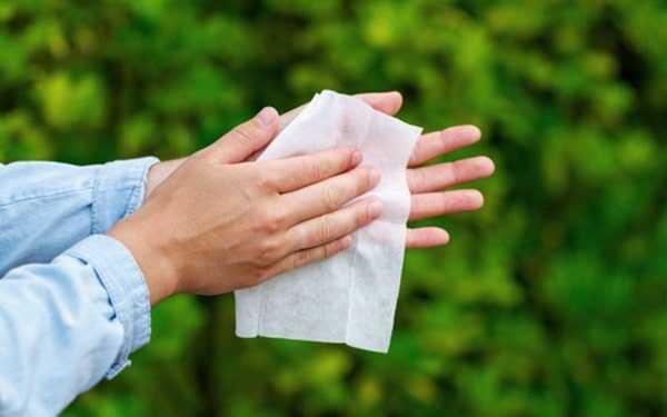 indeki kimyasal maddelerden dolay slak mendilin zarar vcut iin birden fazladr. Islak mendil kullanmnda kullandmz blgeyi tahri etmesi yannda, atlak olan blgede ise deri altna szarak eitli alerjik hastalklara davetiye karabileceini biliyor muydunuz?