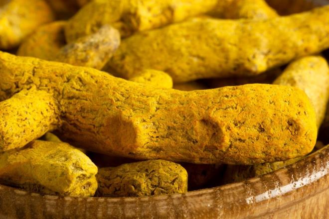 ZERDEAL    Gl bir antioksidan kayna olan zerdeal, Alzheimer'a yol aan amiloid plaklar paralayan kurkumin ynnden zengindir. The New York Post'ta yer alan habere gre, zerdeal ve karabiberin birlikte tketilmesi, kurkumin emilimini artrr.