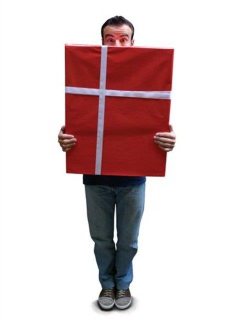 Hediye verin Hediye vermek iin zel bir gn beklemeye gerek yok. Srpriz bir hediye hazrlayn ve arkadanzn yzndeki aknlk ifadesini izleyin.