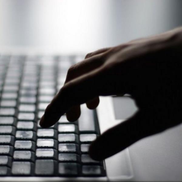 Sosyallein O eofman zerinizden karn, bilgisayarn bandan kalkn, giyinin, sslenin ve dar kn!