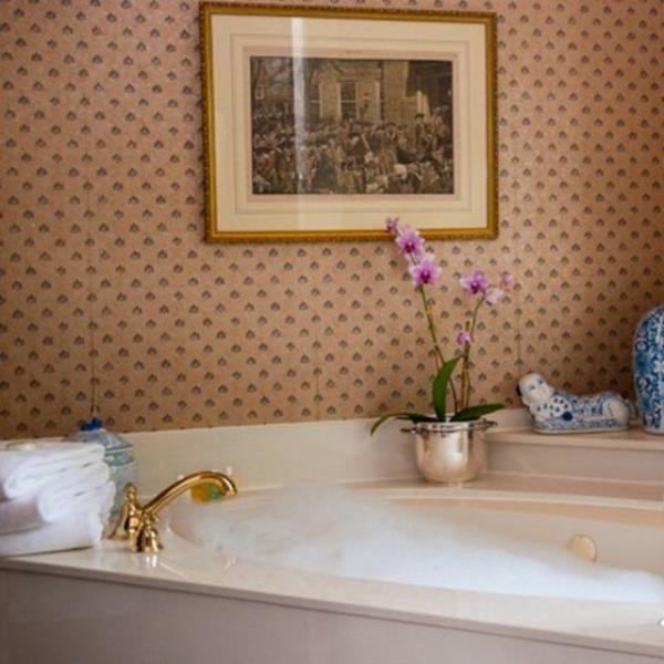 Su terapisi Mumlar yakn, kveti doldurun, kendinizi suyun iyiletirici gcne brakn.