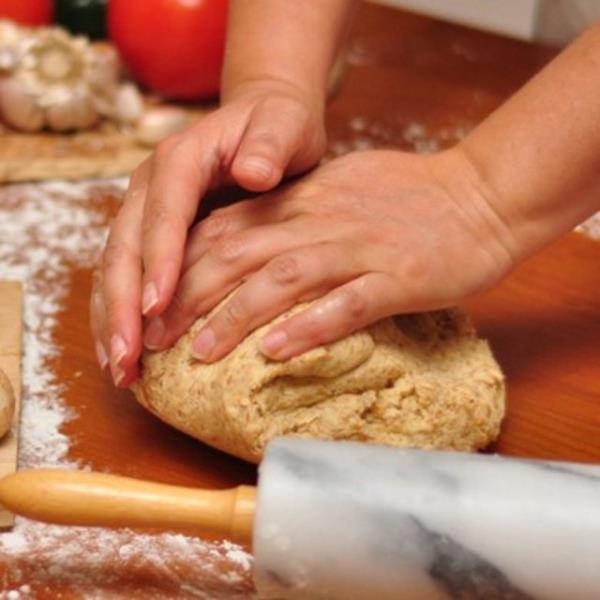 Yourun Hamur yourmak en gzel terapilerden biridir. Evde ekmek ya da pizza yapmay deneyin. Hamuru uzun uzun yourun.