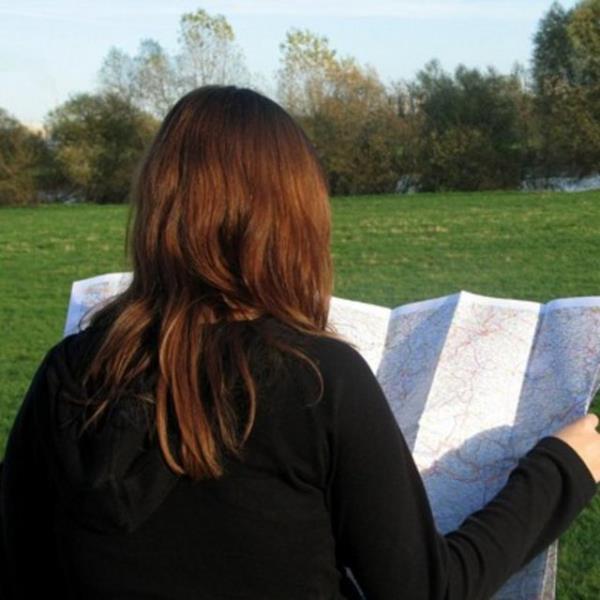 Kaybolun Daha nce hi girmediiniz bir sokaa girin ve mmknse kaybolun; brakn ayaklarnz sizi gtrsn.