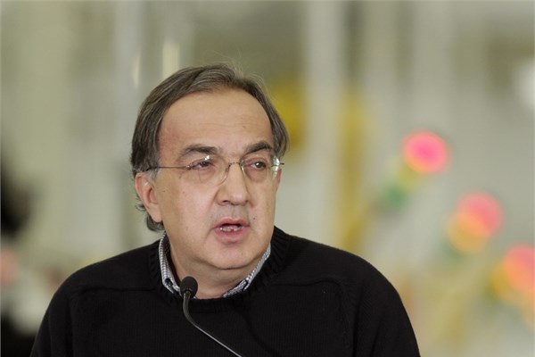 <p><b>Sergio Marchionne</b></p>  Fiat CEO'su. Otomobil dnyasnn en baarl CEO'larndan Marchionne, Fortune dergisine verdii rportajlarndan birinde gnde sadece 4 saat uyuyarak altn belirtmiti. Ayakta kalmak iin youn ekilde kahve ve sigara tkettiini de sylemiti.