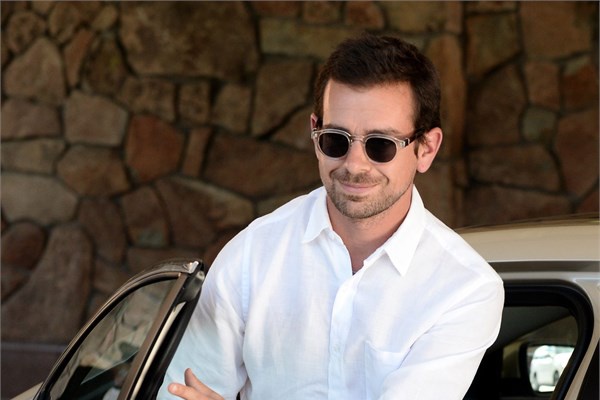 <p><b>Jack Dorsey</b></p>  Twitter kurucusu ve Square irketinin CEO'su. Gnde en fazla sekiz saatini ite, sekizden fazla saati de Twitter'da harcadn aklamt. Dorsey, daha nce verdii rportajlarn birinde gne 5.30'da baladn ifade etti.