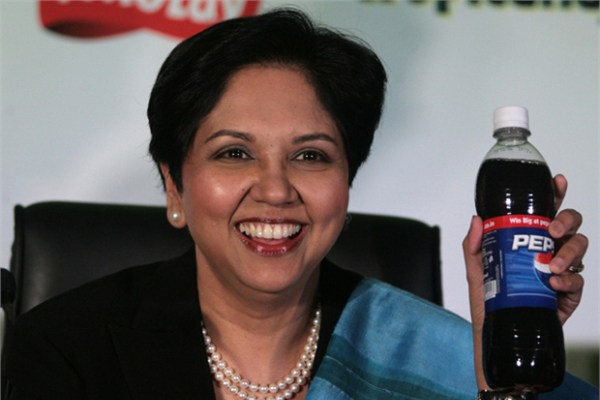 <p><b>Indra Nooyi</b></p>  PepsiCo Bakan ve CEO'su. Nooyi Pepsi'nin bana gemesinin ardndan, i dnyasnn en baarl kadn yneticilerinden biri olarak adn yazdrd. Nooyi, CNNMoney sitesine verdii rportajlarn birinde gnde sadece 4 saat uyuduunu ifade etmiti.