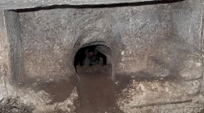 Kommagene Kral 1. Antiochos'un olu 2. Mithridatis'in mezarnn bulunduu bu nemli tarihi yapy, yksek kayalk bir blgede olmas ve ara ulamnn olmamas nedeniyle ok az kii ziyaret ediyor.