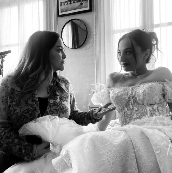 Duygu Karaca da dizide kz Melis'e hayat veren Mina Derman ile fotorafn sosyal medya hesabndan yaynlad.