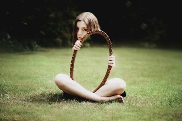 <P>Grnmez Yansma</P>  <P>                            18 yandaki fotoraf Laurra Williams, bu mthi fikri photoshop yardm ile de olsa hayata geirmi.</P>