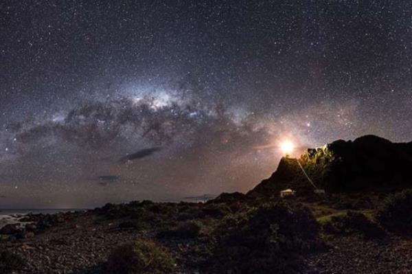 <P>En yi Astronomi Fotoraf</P>  <P>2013&#8217;n en iyi astronomi fotoraflar, Greenwich Kraliyet Gzlemevi tarafndan seildi. Avustralya&#8217;l fotoraf Mark Gee yzlerce amatr ve profesyonel fotoraf arasndan &#8220;Photographer of the Year 2013/Yln Fotorafs 2013&#8221; dlne layk grld.</P>