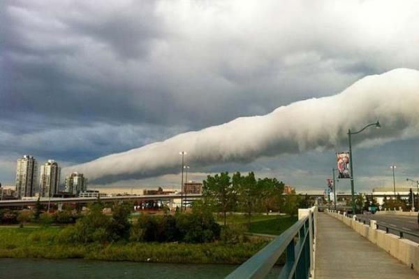 <P></P>  <P>Bu Da Rulo Bulut!</P>  <P>                            Kanada'da bu etkileyici an grenler gzlerine inanamad.  Bu inanlmaz doa olay Kanada'da Gry Elise Nyland tarafndan fotoraflanm.</P>  <P></P>