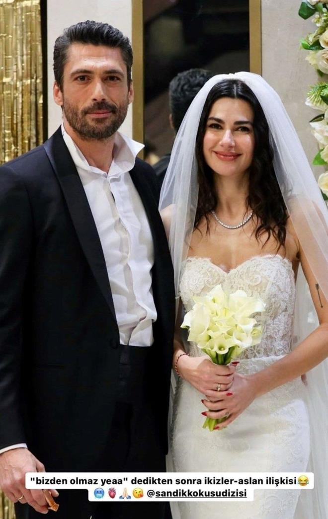 Nesrin Cavadzade daha sonra sevgilisi Pamir Pekin ile setten fotorafn paylamt.    Rol gerei gelinlik ve damatlk giyen ikiliden Cavadzade, "Bizden olmaz' dedikten sonra ikizler-aslan ilikisi..." ifadelerini kulland.