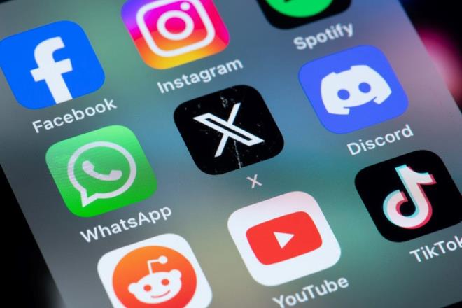 Eer bir mesaj, alc dnda baka bir kii tarafndan da okunursa, nc bir mavi tik zellii devreye giriyor. Bylelikle kullanclar, mesajlarnn ulat kii says hakknda daha detayl bilgiye sahip oluyor.