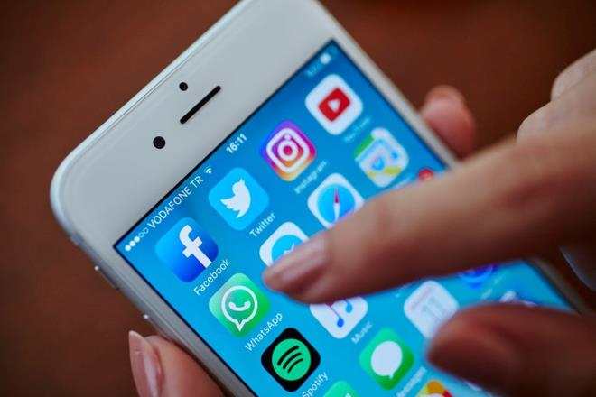 Bu zellik, ?Ayarlar? mensndeki ?Gizlilik? sekmesinde ?Gelimi okundu bilgisi? seeneiyle kullanma hazr hale getirilebiliyor.