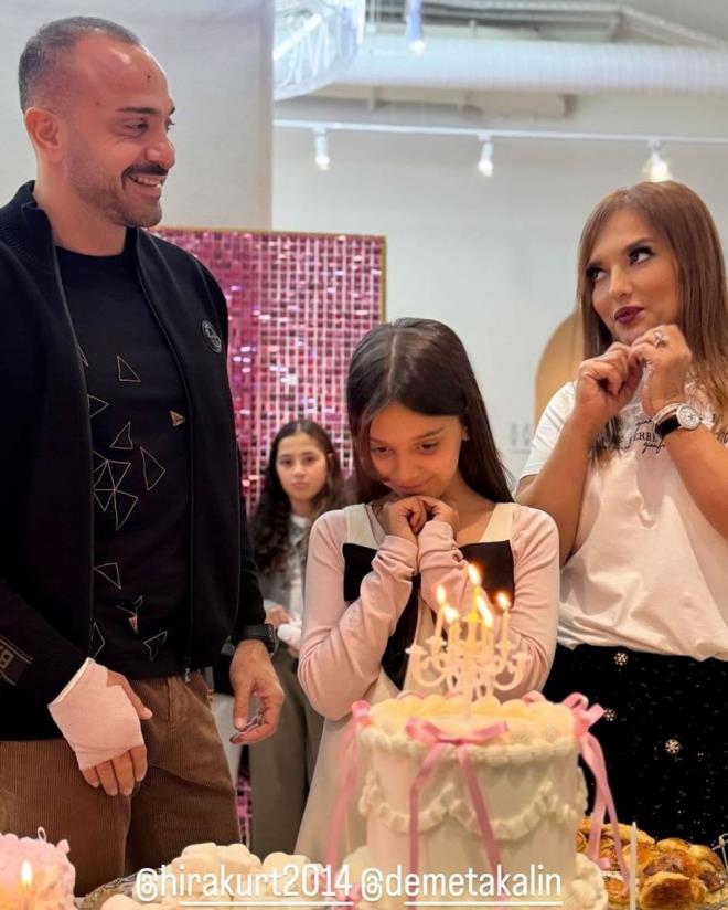 Kurt, eiyle birok karesini Yldz Tilbe'nin "Ummadm Anda" arksnn szleri eliinde paylat.