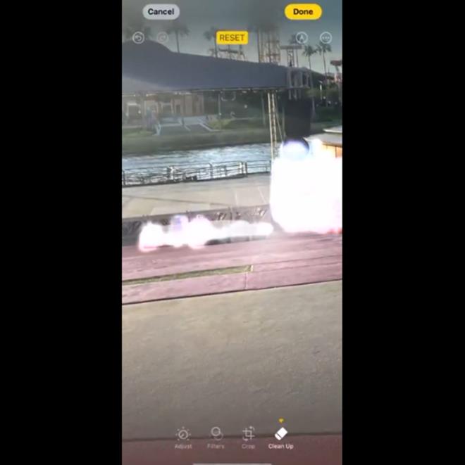 1. ARKA PLANDAN NESNE SLME    Fotoraflarnzda istemediiniz bir objeyi kaldrmak artk birka dokunula mmkn. iOS 18.1?in gelitirilmi fotoraf dzenleme arac sayesinde arka plandan herhangi bir detay silebilirsiniz.