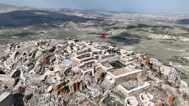 Seluklu Belediye Bakan Ahmet Pekyatrmac, gazetecilere, 1700 metre rakml dan zirvesindeki kaz almalarn, paydalaryla 13 yldr byk bir titizlikle yrttklerini ve nemli bir noktaya geldiklerini syledi.