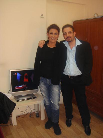 Psikolojik rahatszlklar nedeniyle 2 yldr uykusuzluk eken Bursal Hatice D., konuk olarak katld bir TV programnda, ayn rahatszlklar yaayan kiileri iyiletirdiini syleyen 'Medyum' Mustafa Kl'la balantya geti. Kl, HatiCe D.'yi stanbul'daki evine davet etti.