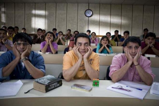 3 APTAL    Dnyaca nl oyuncu Aamir Khan'n barolnde rol ald "3 Aptal", Hint filmleri hatta dnyann en iyi filmleri arasna adn altn harflerle yazdrmtr.