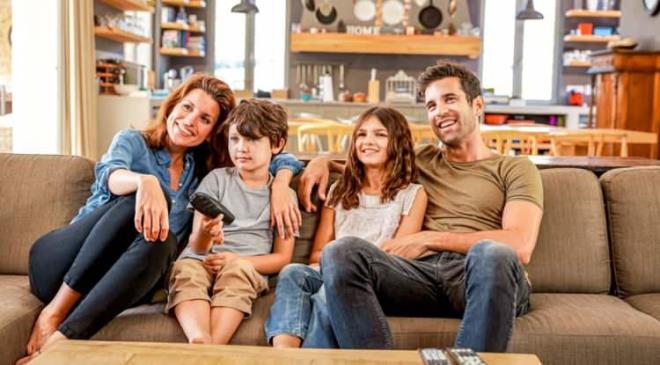 evde ailenizle vaakkit geirmek isterseniz 7'den 70'e herkesin beenisini kazanan gzel bir film eliinde keyifli dakikalar yaayabilirsiniz. Peki ailece izlenebilecek en gzel filmler hangileridir? En iyi aile filmleri nelerdir? te merak edilen tm detaylar haberimizde...