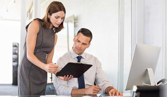 YNETC ASSTANLARI    Microsoft Copilot gibi aralar, yapay zekann rutin ofis grevlerini verimli bir ekilde halletme yeteneini imdiden kantlyor. Karmak iliki tabanl ileri yneten st dzey ynetici asistanlar kalrken, birok standart ynetsel pozisyonun ortadan kalkmas bekleniyor.