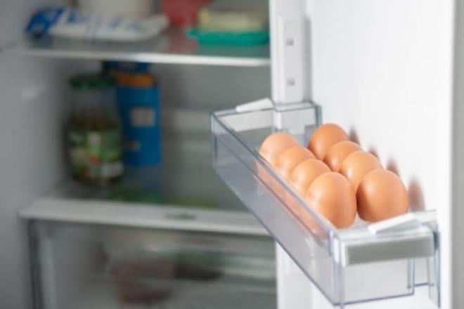 FSA, yumurta saklarken mevsimsel koullar ve doru yerde muhafaza edilmediinde scaklk etkenlerinden dolay salk sorunlarna yol aabilecek olan yumurtann ideal olarak buzdolabnda saklanmas gerektiini aklad.