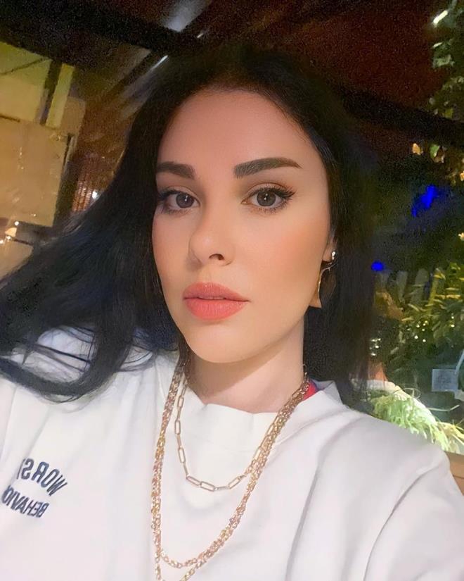 "KMNZ SYLEYN KMNZ ALIN"    nl isim, szlerine "Temmuz gibi de balarm inallah konserlere. k param da mutlaka ama mutlaka babamn arklarndan birini yaparm. Kiminiz syleyin kiminiz aln. Olduunuz yerde" diye devam etti.