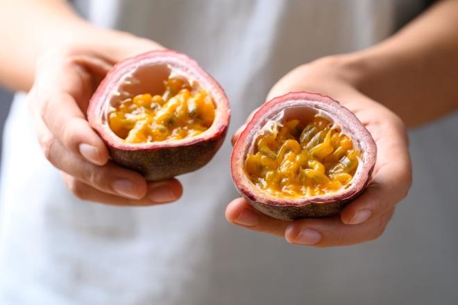 ARKIFELEK MEYVES NASIL YENR?    arkfelek meyvesi en iyi i olarak yenir. Ancak yourt sosu olarak, meyve sularna ve smoothielere de eklenebilir. arkfelek meyvesinin ayn zamanda en iyi yksek proteinli meyveler arasnda olduu unutulmamaldr.