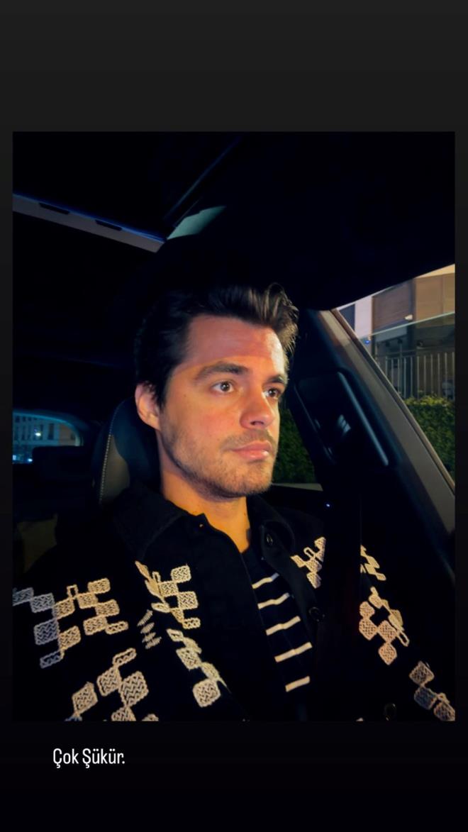 GNLER SONRA LK POZ    Arabada ektii fotoraf takipileriyle paylaan Berk Atan, "ok kr" ifadelerini not dt.
