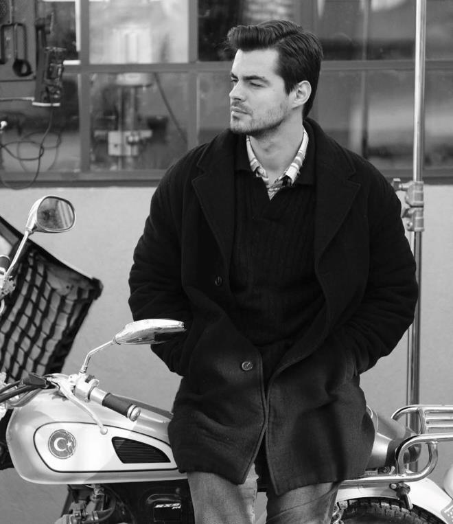 19 Nisan gn iinde bulunduu aracn arampole devrilmesi sonucu yaralanan Berk Atan, hastaneye kaldrlm ve youn bakma alnmt.