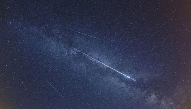 KOSMOS 482 TARH    Kosmos 482, 1972 ylnda Sovyetler Birlii tarafndan Vens?e gnderilmek zere frlatlan ama yrngede arzalanarak grevini tamamlayamayan bir uzay aracdr. Aslnda Vens yzeyine ini yapacak bir kapsl olarak tasarlanmt. Ancak kalk srasnda yaanan bir arza nedeniyle Dnya yrngesinde mahsur kald. u anda dmesi beklenen para, bu aracn ar, s kalkanl ini kapsl. Yani atmosferde yanmadan yere ulaabilecek dayanklla sahip.