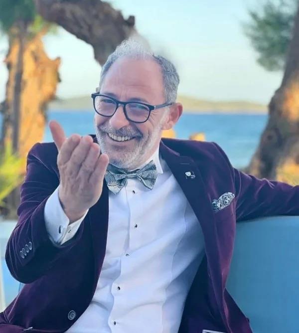 Posta'da yer alan habere gre; rol stlenen isim Levent Can oldu. Levent Can, rolle ilgili; "Bu kadar byk bir ustay canlandrmak fikri akas bana bata ok korkutucu gelmiti. Ama senaryoyu okuyunca ve hikyeyi ok sevince Mnir zkul olma yolculuum balad. imdi bu deneyim bana byk bir heyecan veriyor" ifadelerini kulland.