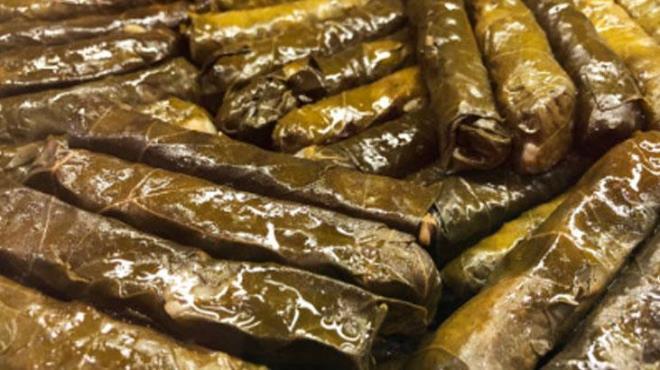 Bardak tenceredeki sy dengeli bir ekilde datarak sarmalarn her tarafnn ayn oranda pimesine yardmc olur. Bylece baz sarmalar i kalrken dierleri fazla pimi olmaz. ay barda yntemini uygulamak olduka basit. te adm adm bu teknii nasl kullanacanz.